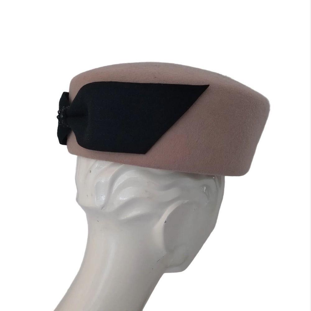 JACKIE - 1960s-style pillbox hat in black wool.