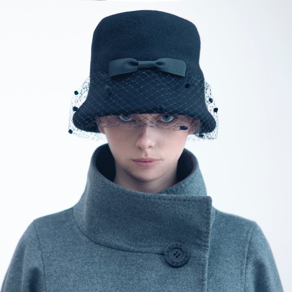EVELYN - Soft, versatile merino wool cloche with dotted veil and grosgrain bows