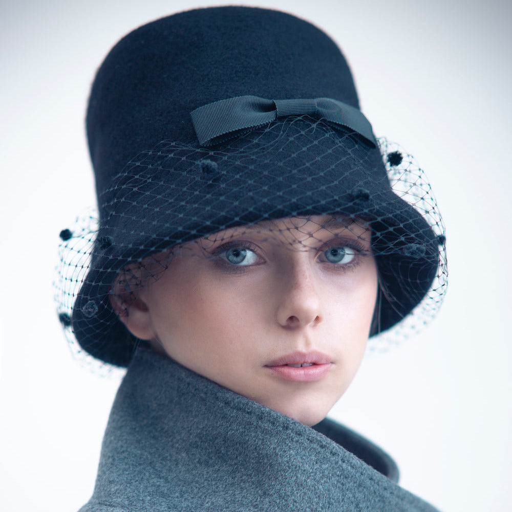 EVELYN - Soft, versatile merino wool cloche with dotted veil and grosgrain bows