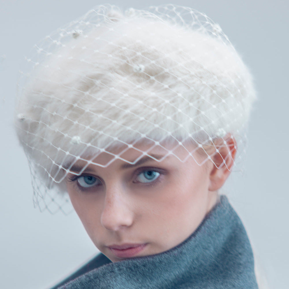 FIFI - Angora beret with dotted veil