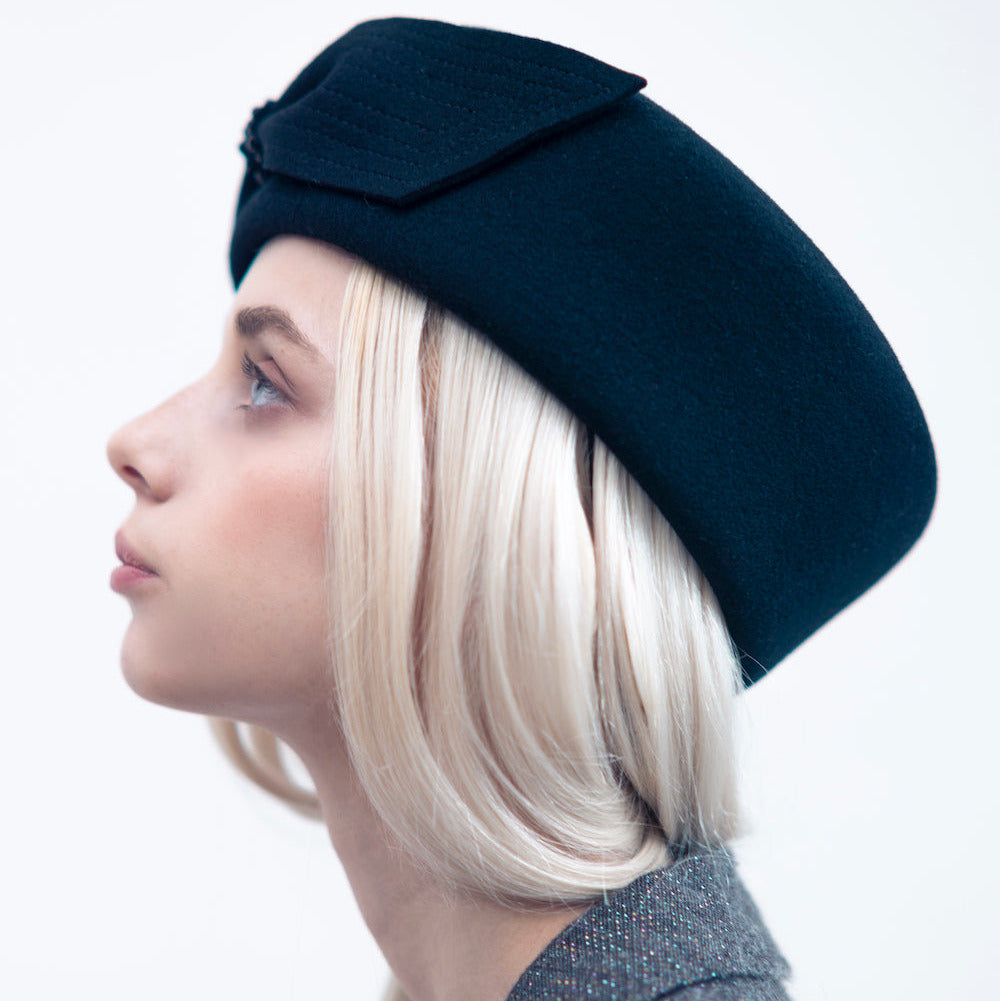 JACKIE - 1960s-style pillbox hat in black wool.