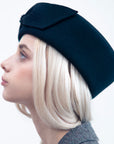 JACKIE - 1960s-style pillbox hat in black wool.
