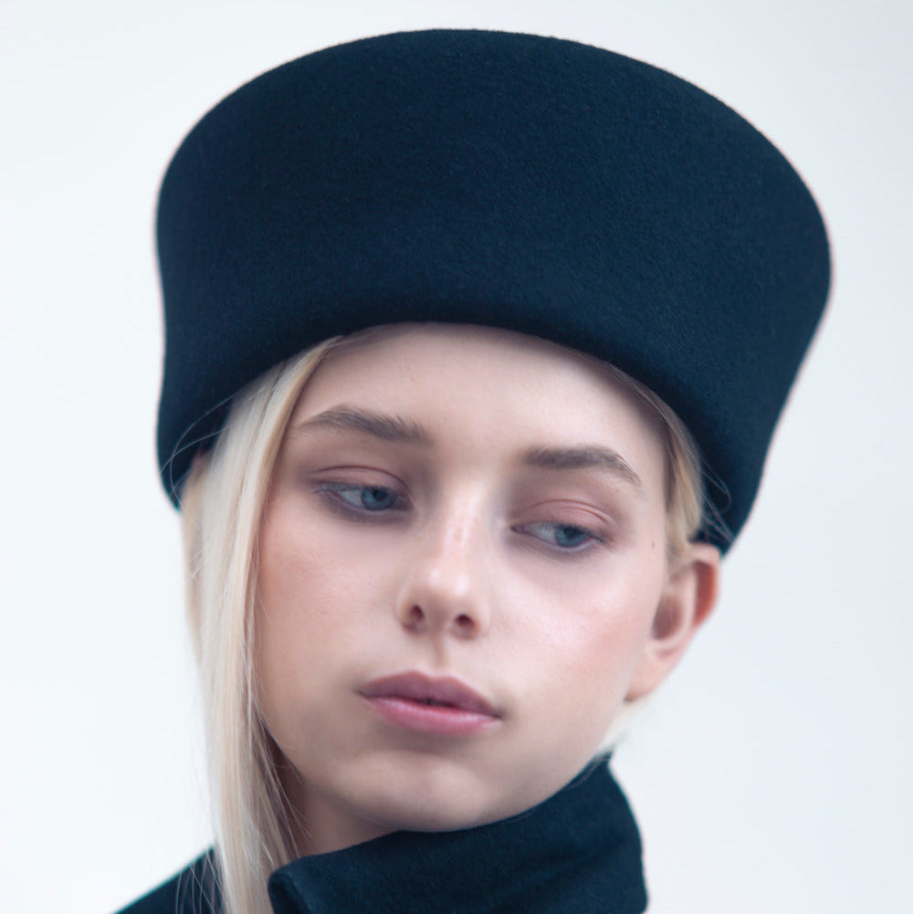 MADELEINE - Cossack styles hat in black wool.