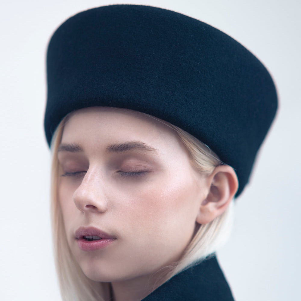 MADELEINE - Cossack styles hat in black wool.