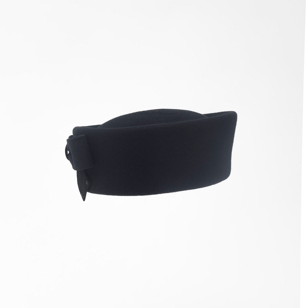 MADELEINE - Cossack styles hat in black wool.