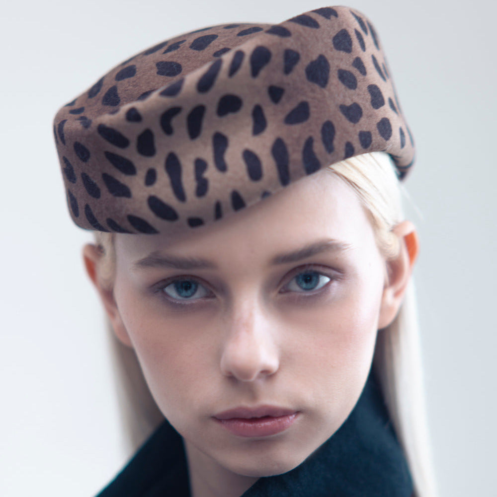 VERONICA - Asymmetric pillbox hat in leoperd-print wool.