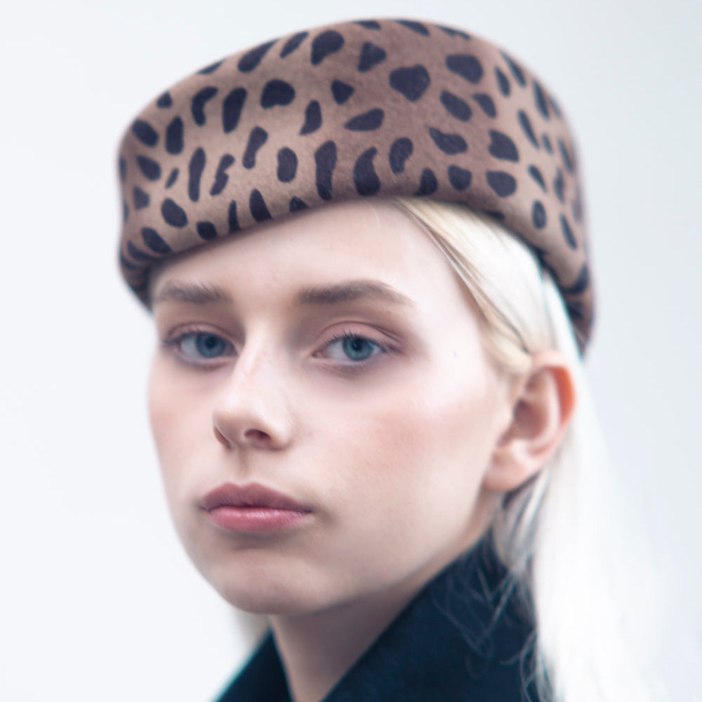 VERONICA - Asymmetric pillbox hat in leoperd-print wool.