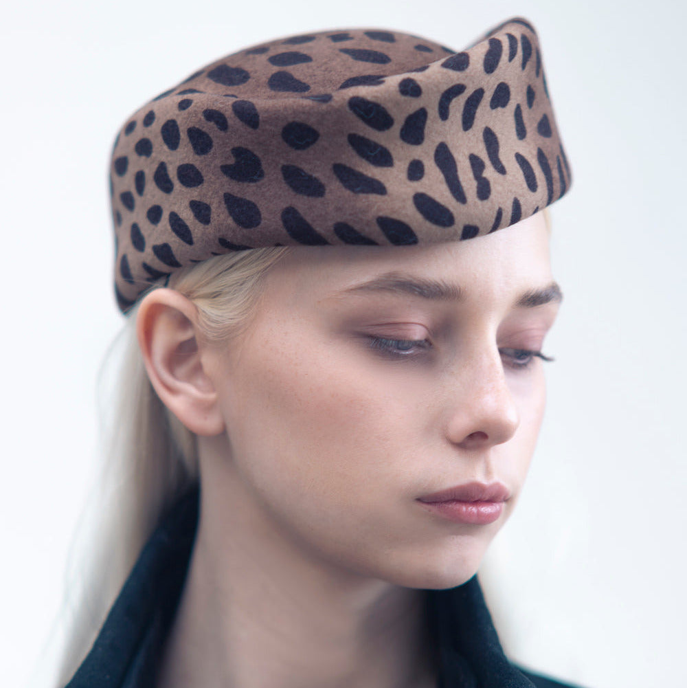 VERONICA - Asymmetric pillbox hat in leoperd-print wool.